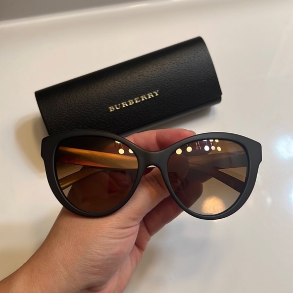 Burberry Sunglasses - Picture 7 of 11